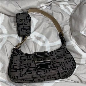 Vintage logo GUESS hand purse.